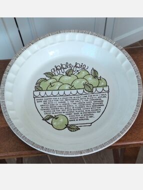 Vintage Apple Pie Ceramic Serving Bowl - Green & Cream